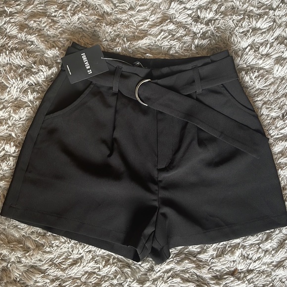 High waisted shorts - Picture 2 of 3